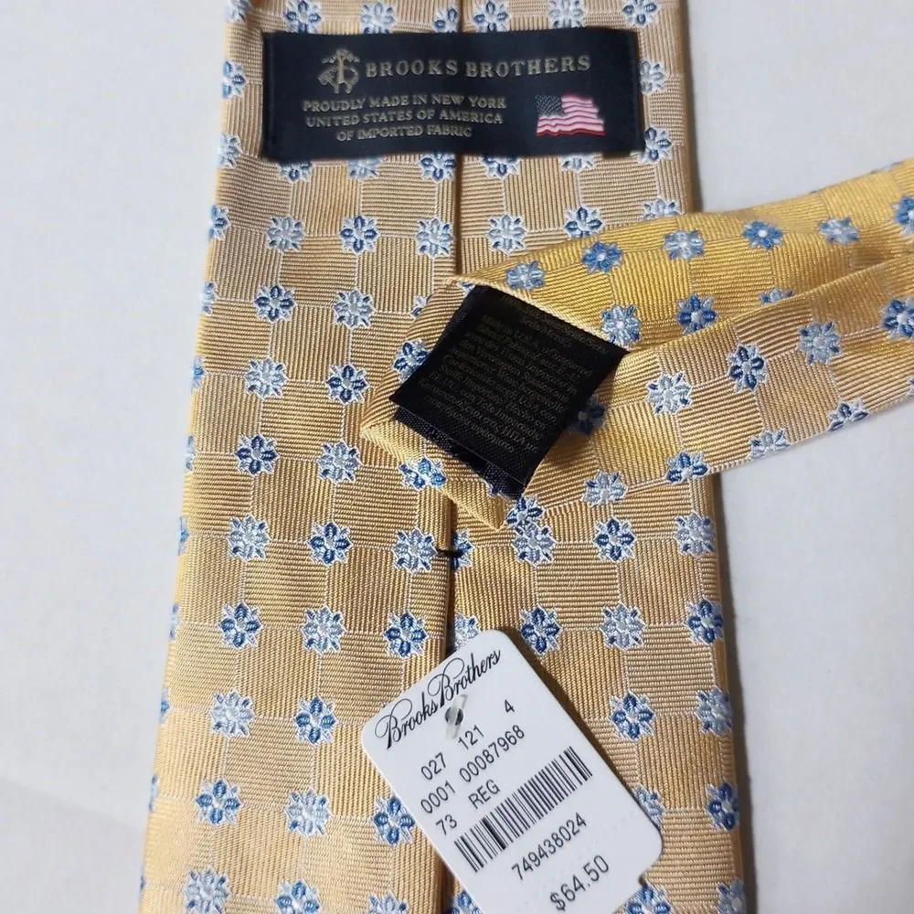 Brooks Brothers Mens Gold Blue Floral Medallion Silk Tie Made in USA NWT